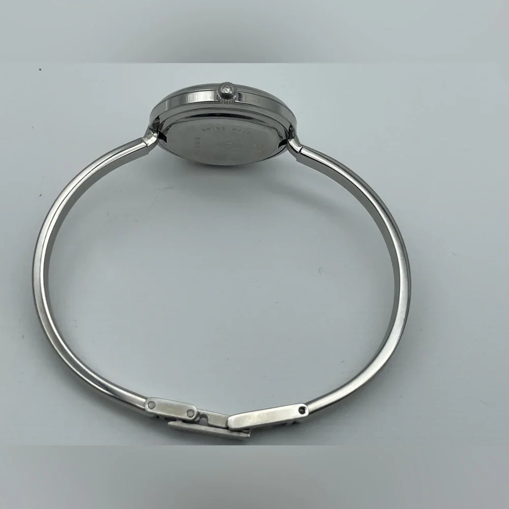 Gucci Women's Watch with Interchangeable Colored Bezels - Picture 10 of 10